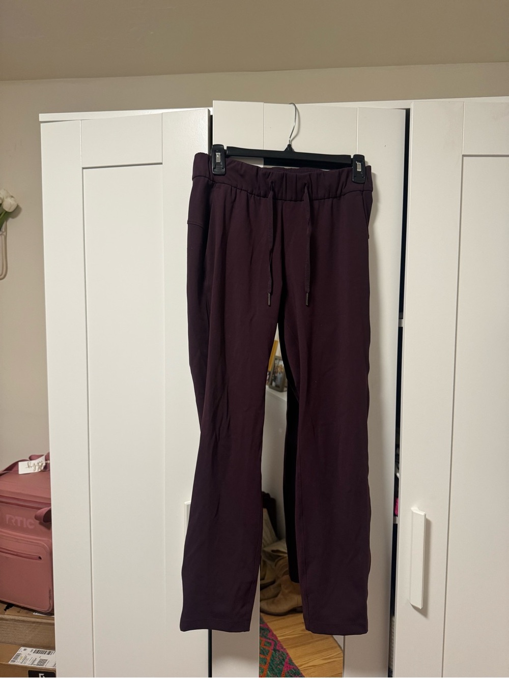 lululemon athletica Joggers in Deep Plum